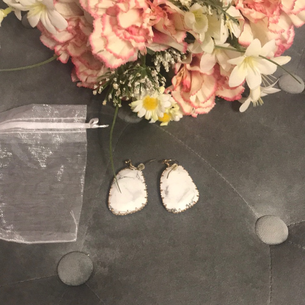 Lizard thicket Marble earrings with Gold accents. NWOT.